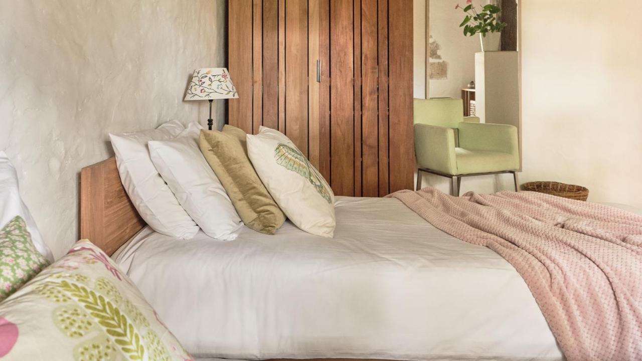 Chateau De Puissentut Bed & Breakfast Homps  Bagian luar foto
